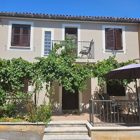 Casa Di Nona Marija, Your Istrian Escape Near Porec Apartment Kastelir